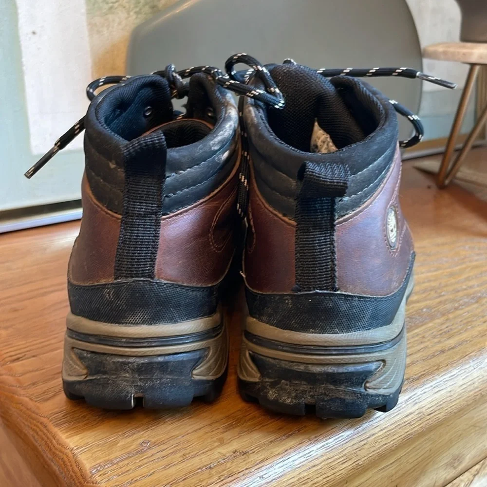 🧥 Timberland boys brown and black leather hiking boots 22913